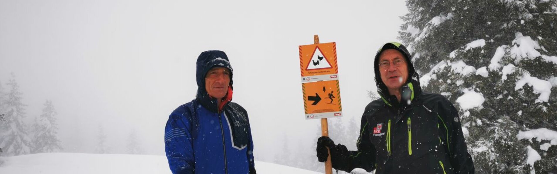 Mitglieder des AK Obernberg beim Beschildern einer Skitour