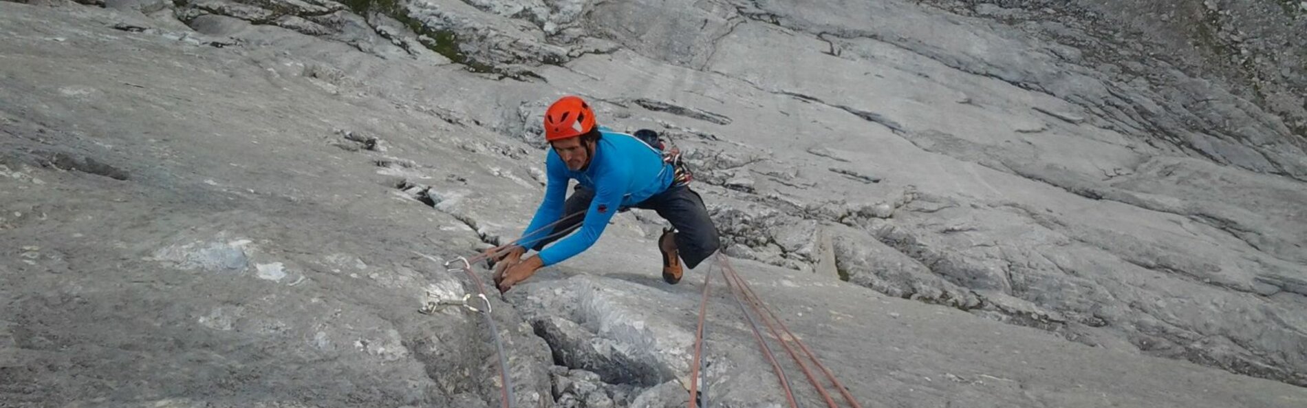  Climber in route secured with ropes. 