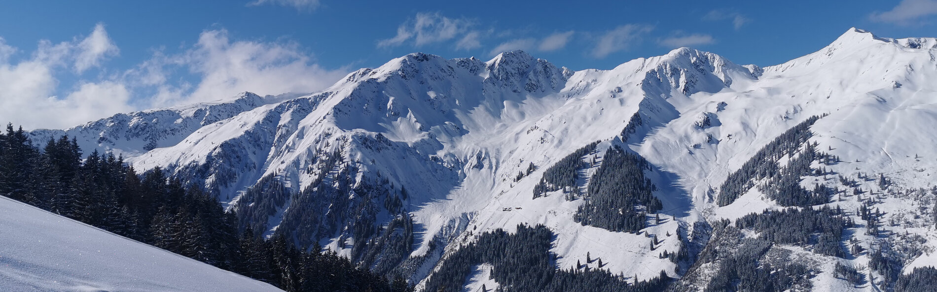 Blick auf die winterliche Bergkette zwischen Großer Beil und Lämpersberg. © C. Silberberger, Wildschönau Tourismus