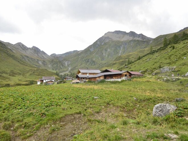 Almhütte mit Berglandschaft © Land Tirol © Land Tirol