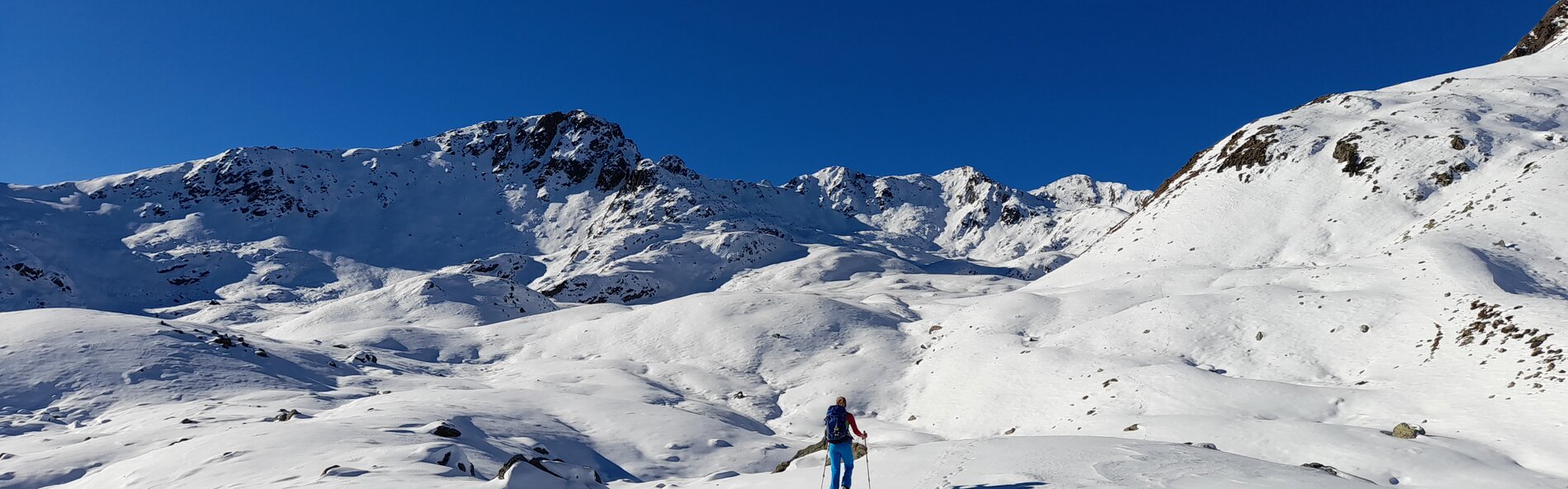Skitourengeher beim Betreten eines unberührten Hochplateaus © Nationalpark Hohe Tauern; Grimm