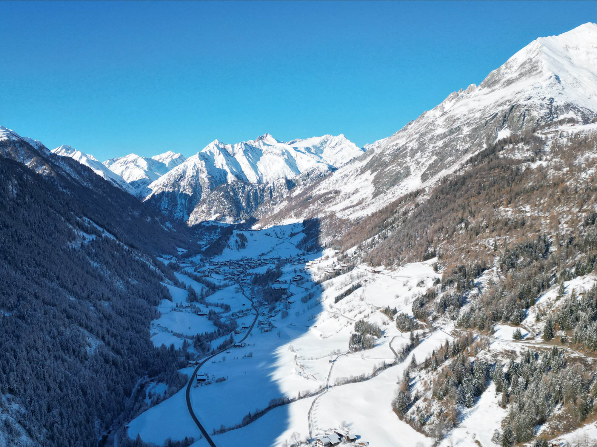 Winterliches Luftbild Virgental. Blick von Ost nach West Richtung Prägraten. © TVB Osttirol, G. Islitzer
