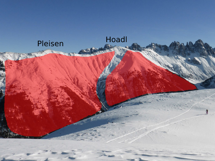 Western slopes between Axamer Kögele and Hoadl. Red areas correspond to the protection zone for black grouse. © Land Tirol