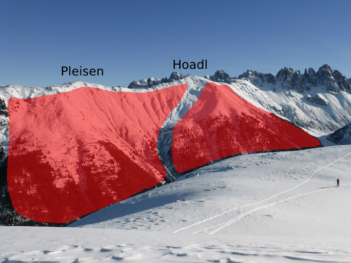 Westhänge zwischen Axamer Kögele und Hoadl. Rote Flächen entsprechen der Schutzzone für Birkhühner. © Land Tirol Westhänge zwischen Axamer Kögele und Hoadl. Rote Flächen entsprechen der Schutzzone für Birkhühner. © Land Tirol